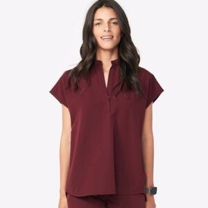 Figs Rafaela Oversized Scrub Top in burgundy M